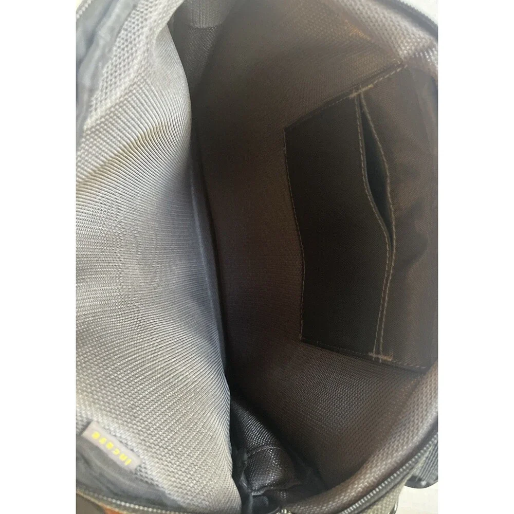 Incase Tablet Computer Bag Black Padded Slim Case Strap Handles Fits 11 Inch